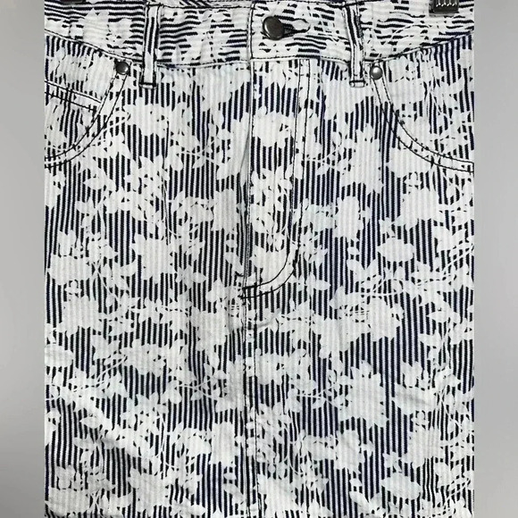 BDG Urban Outfitters Floral Print Denim Skirt Size 0 - Picture 4 of 5